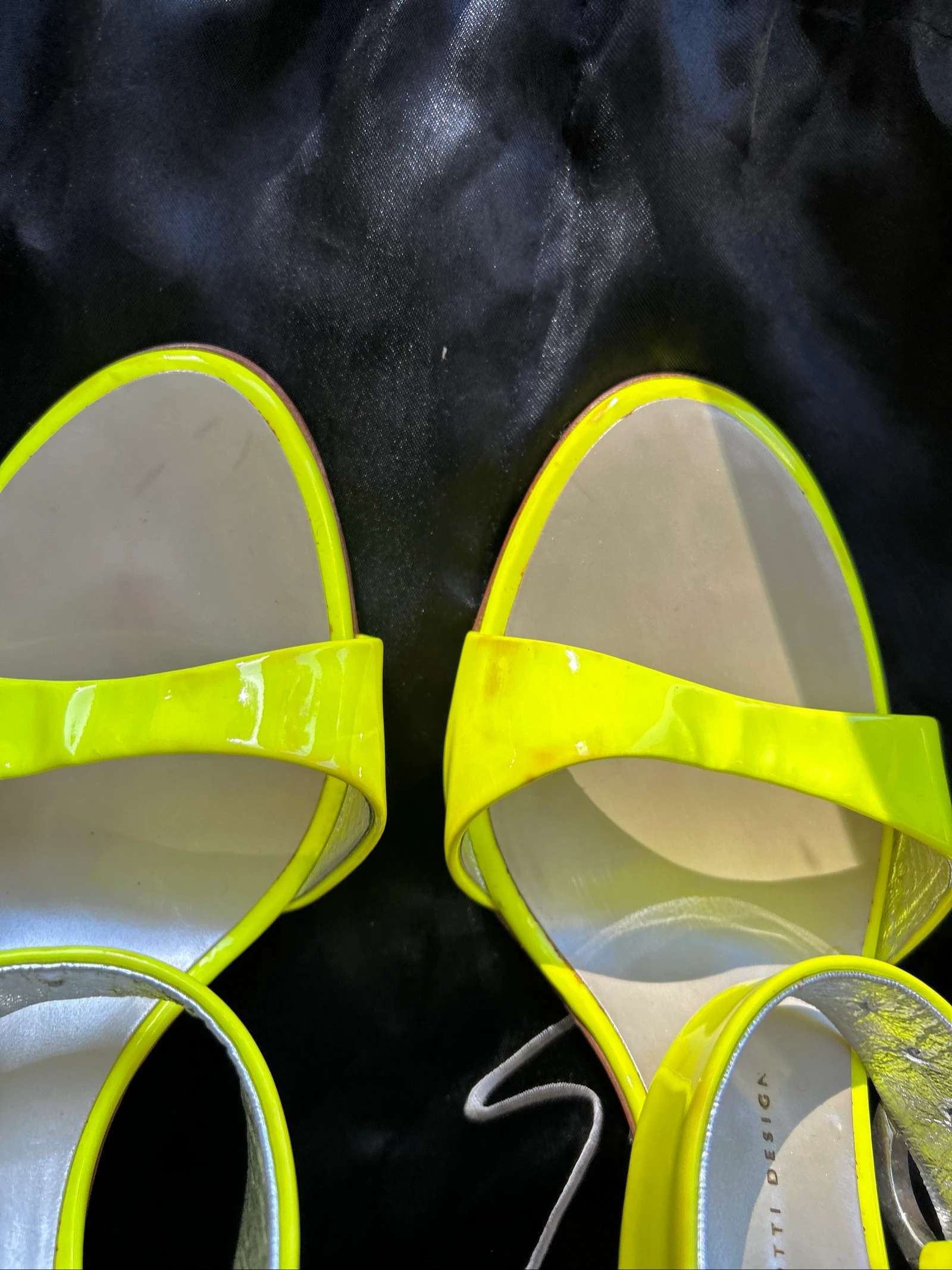 Sandales à talons en cuir vernis jaune fluo néon talons 10,5cm Pointure 39 1/2 Guiseppe Zanotti – photo 16